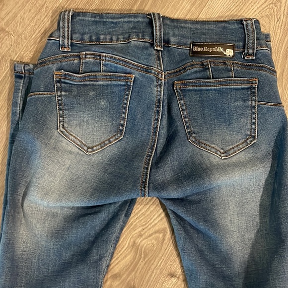 Blue Republic Skinny Low rise embroidered  floral pattern Jean. - Picture 4 of 9
